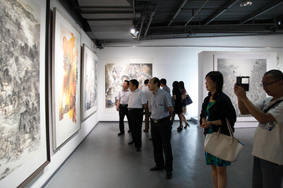 省文聯(lián)文藝創(chuàng)作研討會代表參觀2014四川美術作品展，共話文藝創(chuàng)作新方向